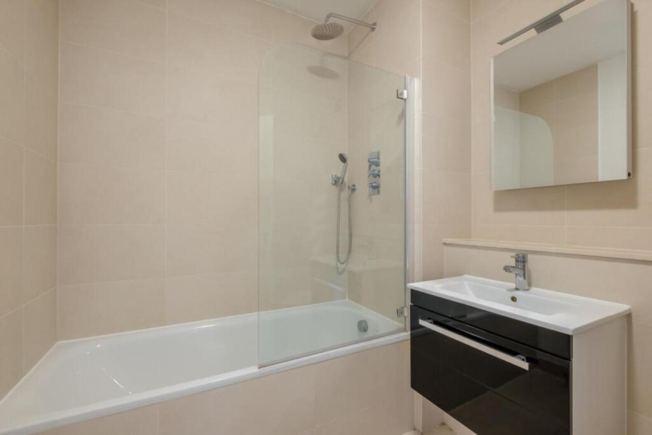 Bond Street Mayfair Penthouse Sleeps Up To 6 *